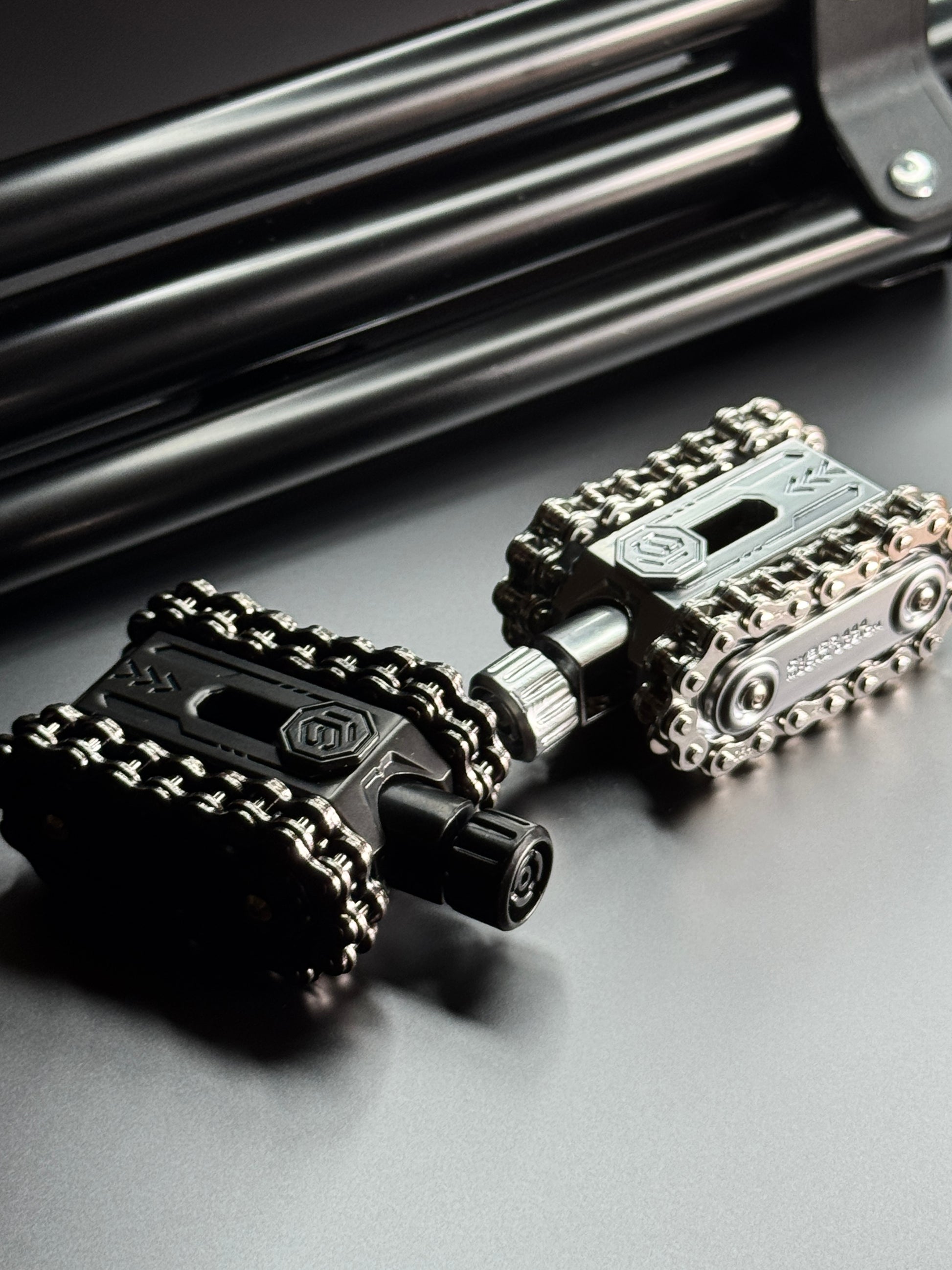 TACTIQLab. x FIDGET GADGET - TANK