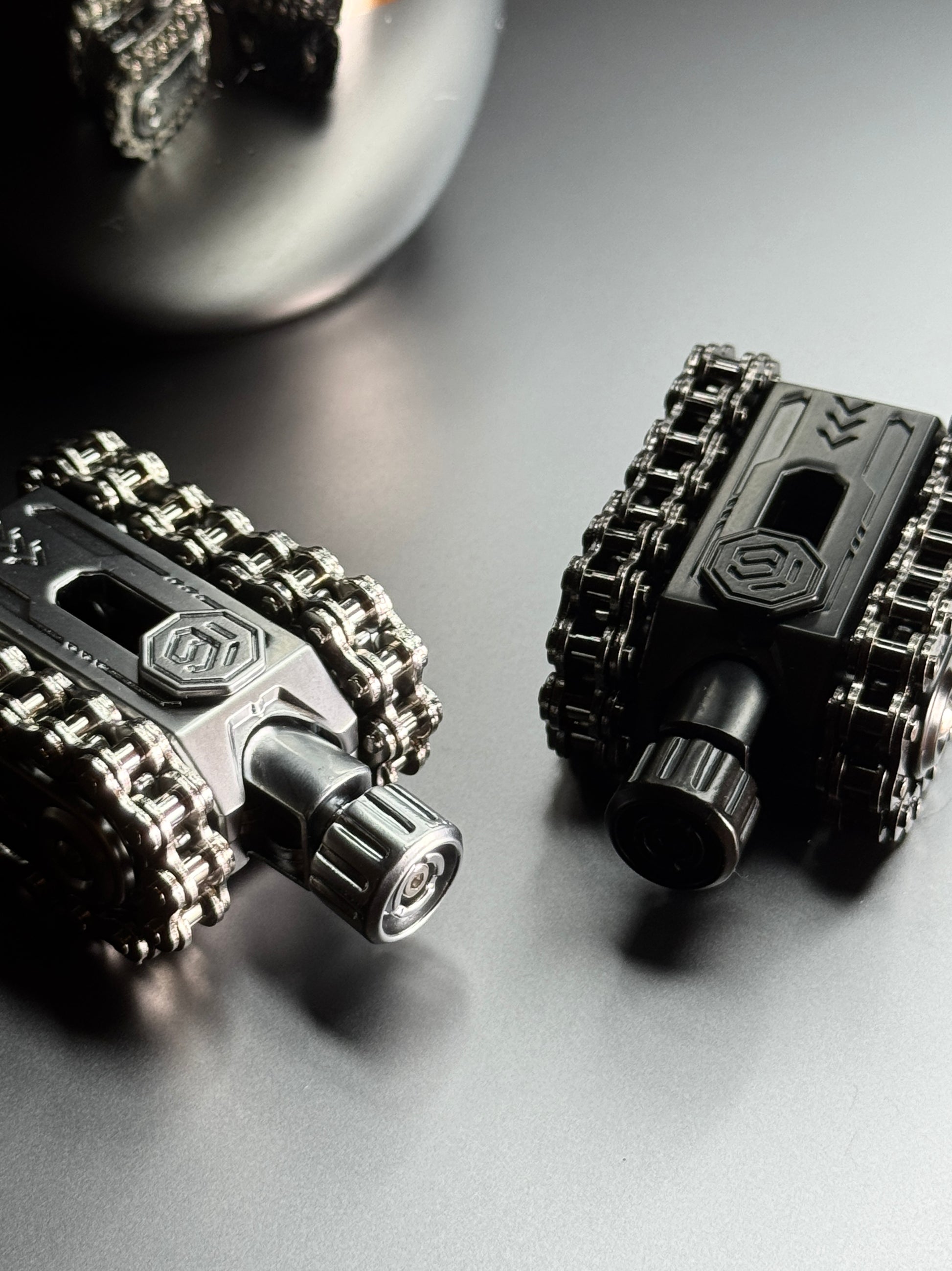 TACTIQLab. x FIDGET GADGET - TANK