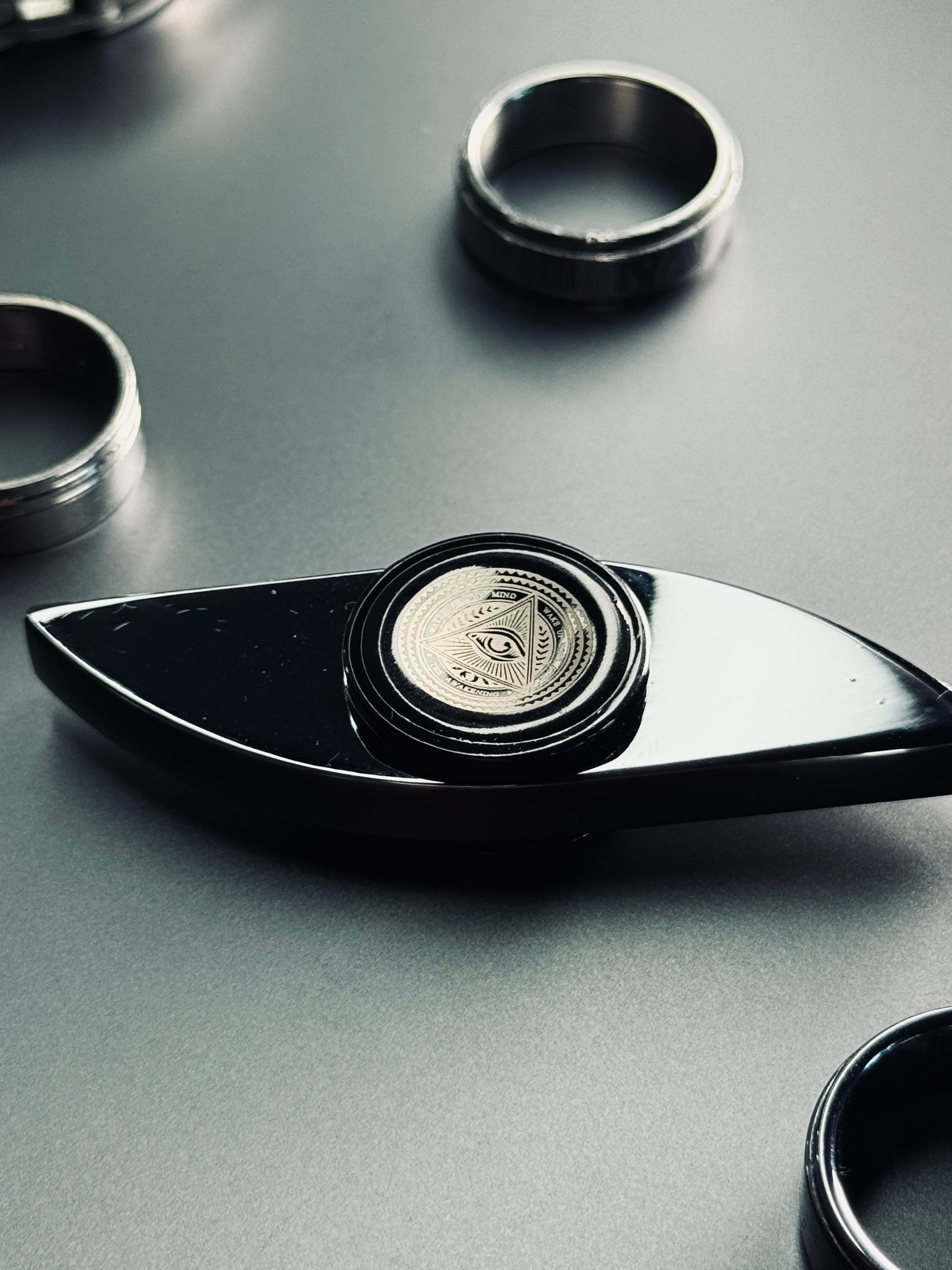 TACTIQLab. x FIDGET SPINNER - ILLUMINATI